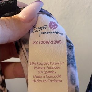 Secret treasures pink leopard nightgown never been worn size 2x.